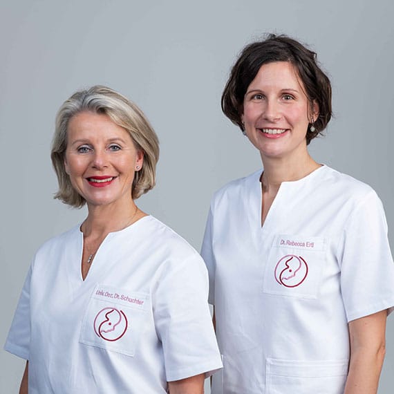 Dr. Katharina Schuchter und Dr. Rebecca Ertl heißen Sie im Pränatalzentrum an der Wien willkommen